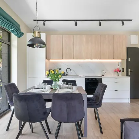アパート Bright In With Balcony And Parking By Renters