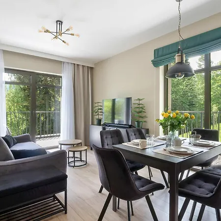 Bright In With Balcony And Parking By Renters *