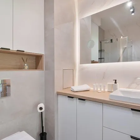 アパート Bright In With Balcony And Parking By Renters *