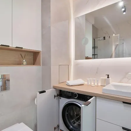 アパート Bright In With Balcony And Parking By Renters
